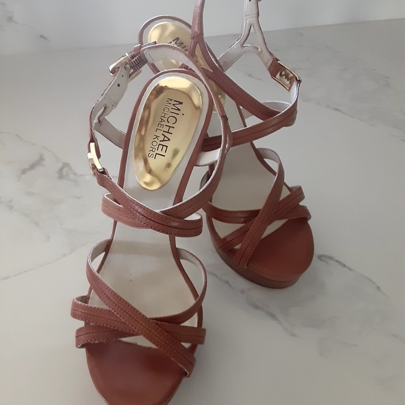 🆕️ MICHAEL  Michael Kors NWT Caramel Brown Size 7M Platform Stiletto Heel Shoes - Picture 14 of 14